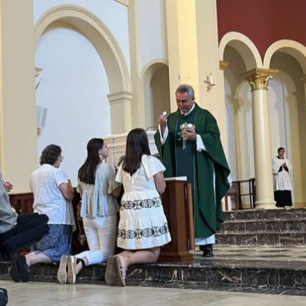 József atya Sienai Szent Katalin mennyei közbenjárását kérve, az Ő oltalmába ajánlotta a hajdúszoboszlói híveket egyházmegyénk búcsúja alkalmából, a mai napon, július 30-án, a Wake Forest-i templomban!
